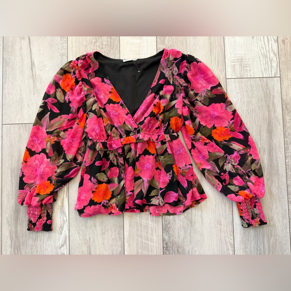 NWOT Blu Pepper Floral Cinched Waist blouse size small - Picture 2 of 10